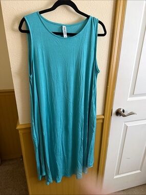 Zenana Outfitters Teal Sleeveless Casual Top